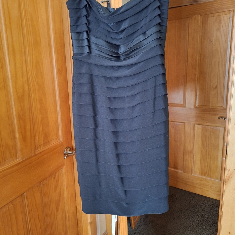 Anne Klein Ruched Cocktail Dress - Picture 3 of 3